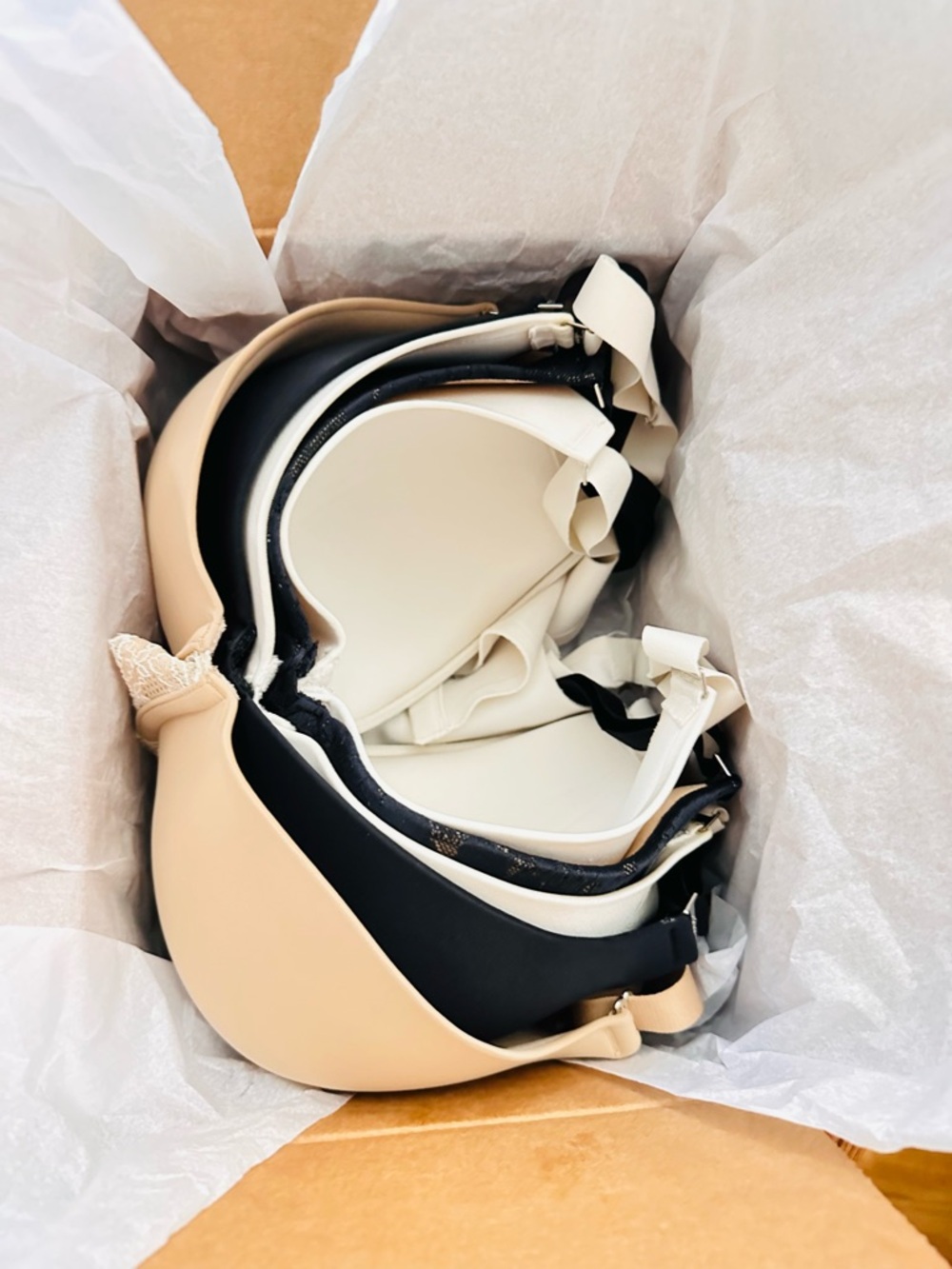 5 Soma Bras - 4 34DD Vanishing Back, 2 cream, 1 black, 1 black lace & 1 tan lift - Picture 2 of 13